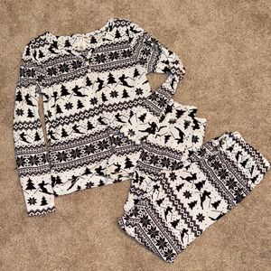 Cozy Black and White Women’s Winter Holiday Long Sleeve Loungewear Pajamas Set